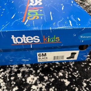 Brand new girls totes black girls size 6